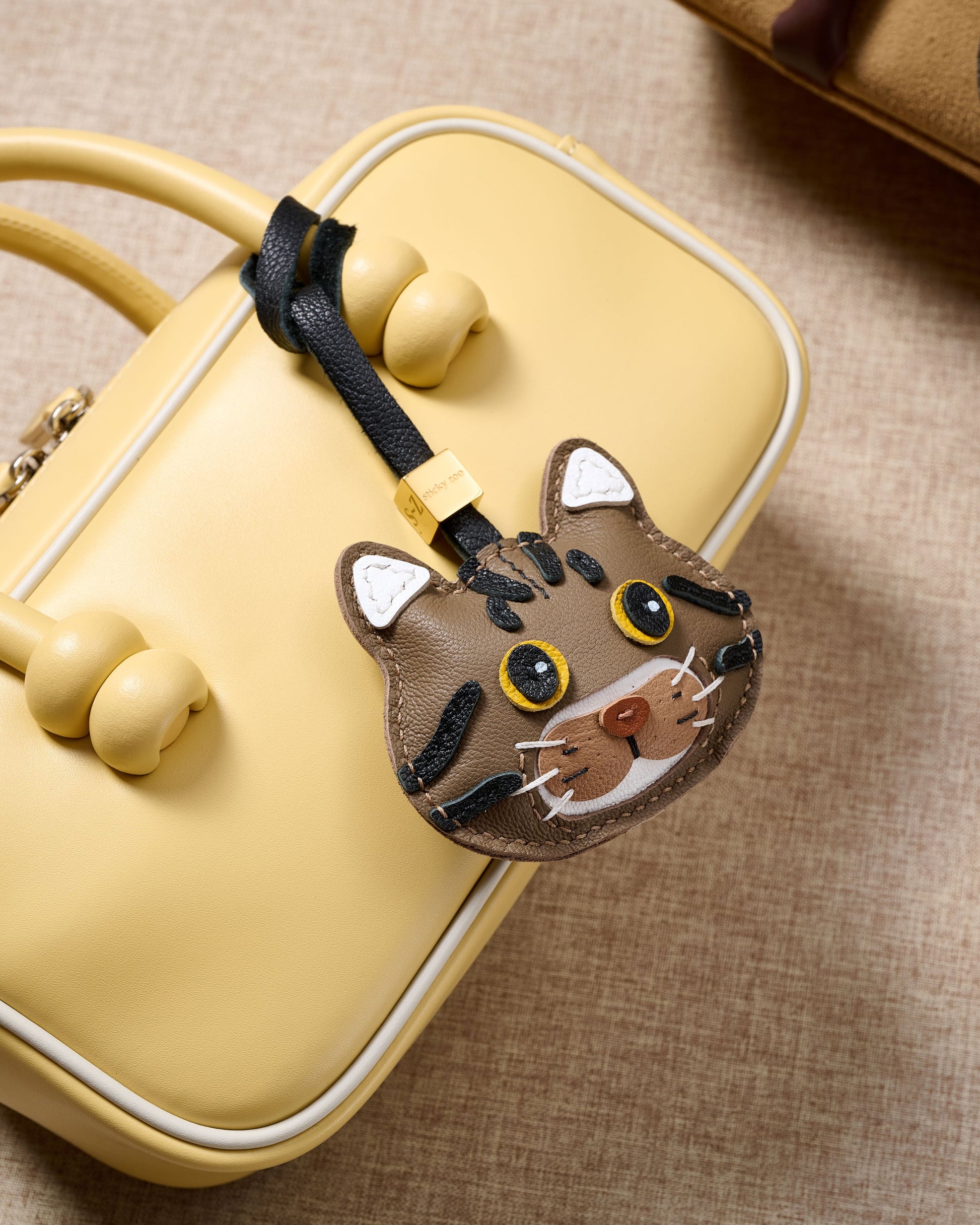 AMERICAN SHORTHAIR CAT CHARM