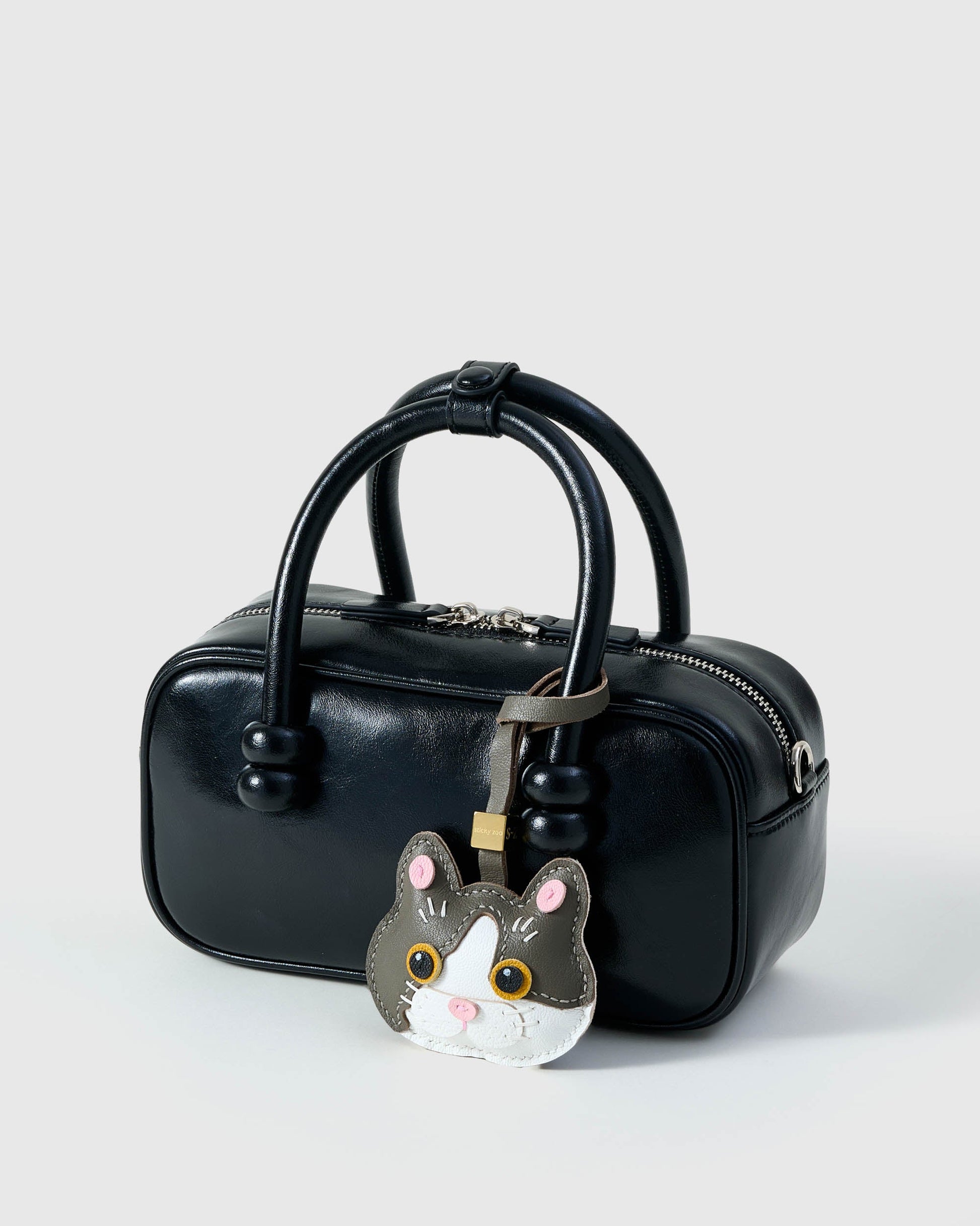 BRITISH SHORTHAIR CAT CHARM – GRAY MUSE EDITION