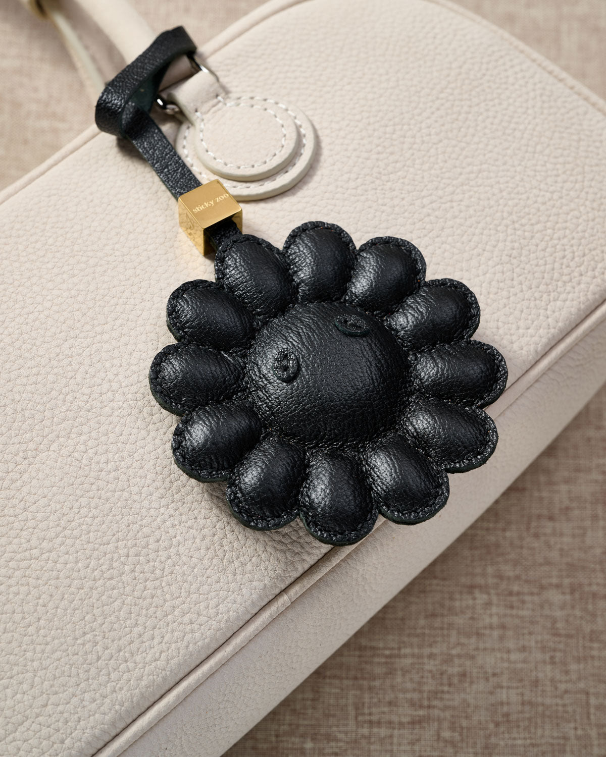 PLAIN NIGHT FLOWER CHARM