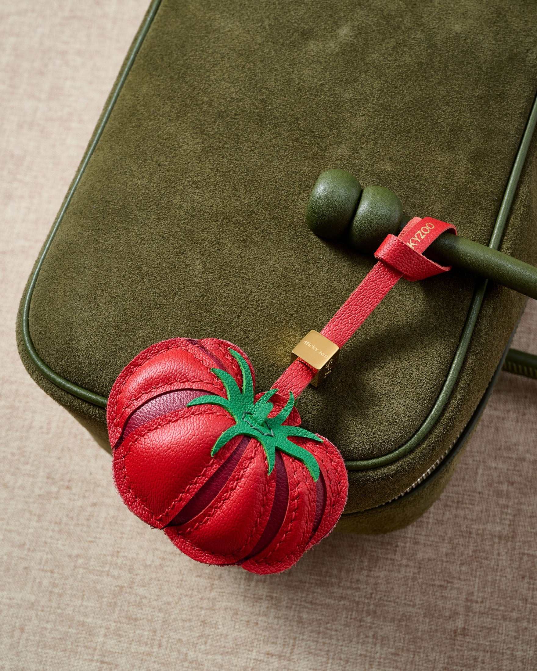 DELUX TOMATO CHARM