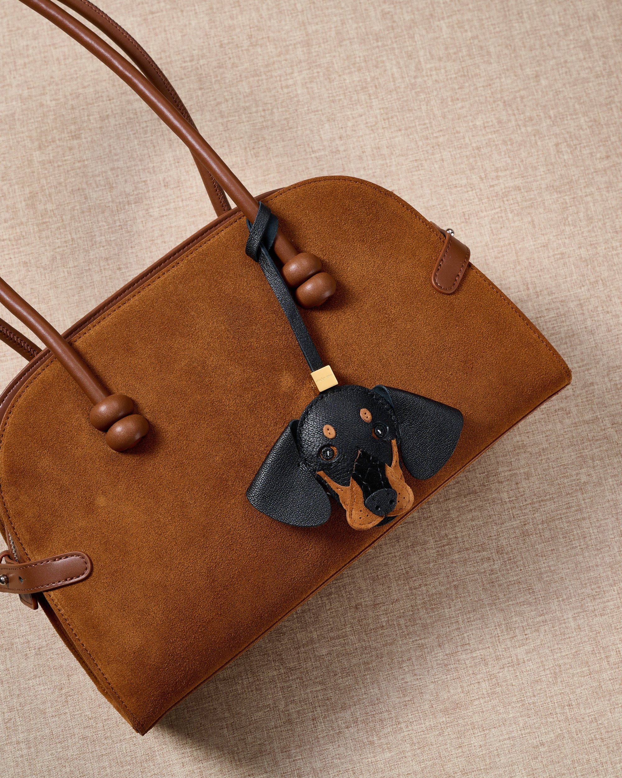 DASH DACHSHUND CHARM | LEATHER EDITION - Image 4